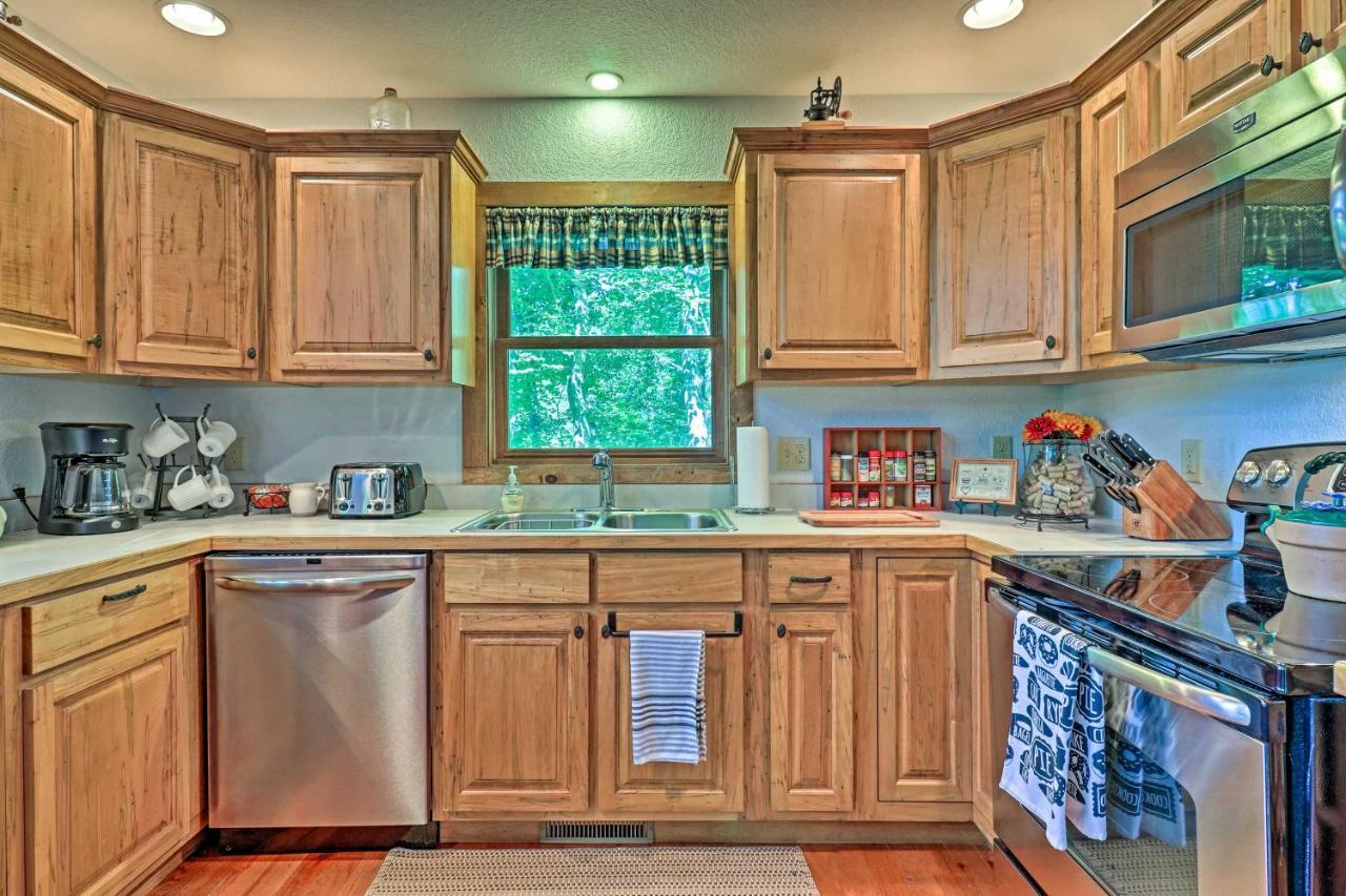 Secluded Bryson City Hideaway With Mountain Views! Exterior photo