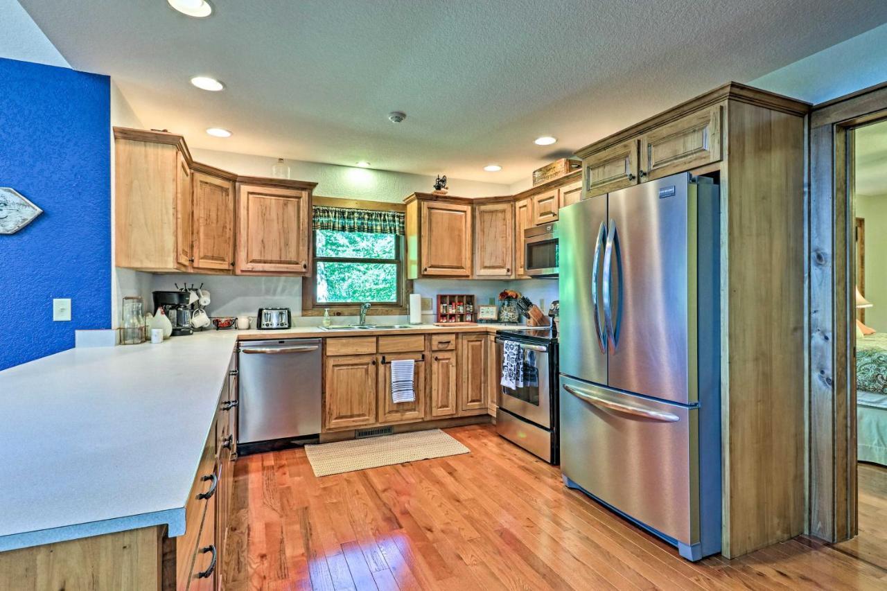 Secluded Bryson City Hideaway With Mountain Views! Exterior photo